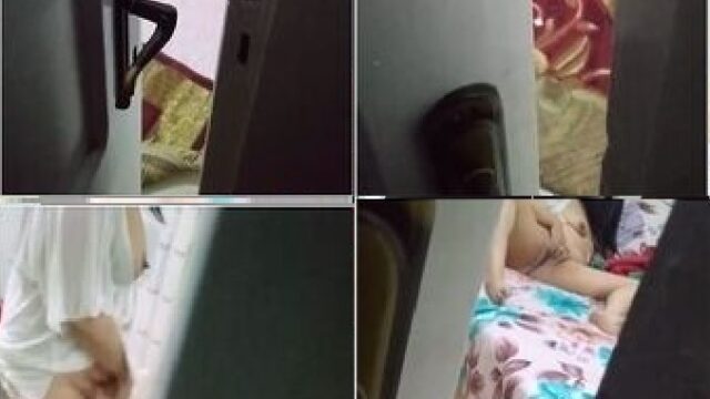 ديوث بيتجسس على اخته الهايجة هى قالعة عملة تتفرج على لحمها وبتضرب سبعه ونص هى وبتتفرج على فيديو سكس