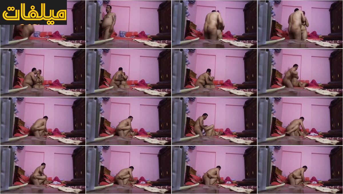 عنتيل جايب صحبة مراته البيت خلاها تمص زبه وبيفشخها نيك على سرير مراته