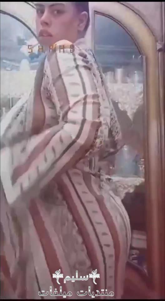 فيديو سكس نودز لبنت هايجة ممحونة بترقص لحبيبها وتوريه بزازها وطيزها لبوة نيك تهيج فشخ