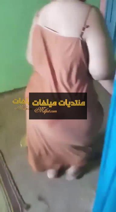 فيديو نودز مصري فاجر لشرموطه حيحاانه عاوزة تتناك لابسه قميص نوم و رايحه الاوضه لابن جوزها تغريه عشان ينيكها
