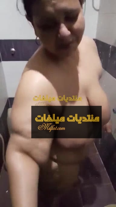 افجر و اجدد فيديوهات النيك المصري فيديو سكس فاااجر لشرموطه هايجه اوييي مع جوزها ف الحمام بيستحمو سوا وبعدين يتمصلو و ينيكها من طيزها جاامد اوي
