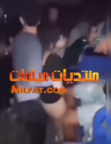 حصري شويه عيال سرسجيه زانقين بت ف حته مقطوعه والبت بتقوله انت مش بتعرف وبيضحكوا عليه