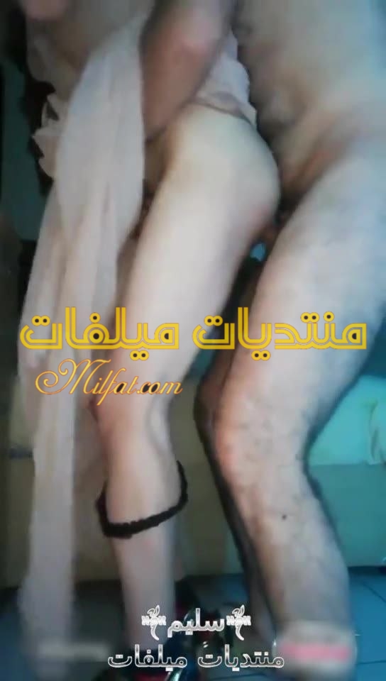 فيديو سكس نيك لمرة مزنوقة من حبيبها ويفشخ كسها و طيزها بزبره لبوة هايجة نيك