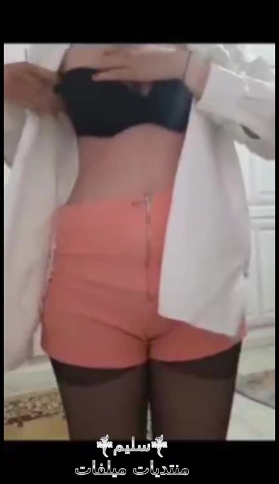 فيديو سكس نودز لميلف بتقفش في بزازها وتتدلع علي حبيبها جسمها قشطة وملبن نيك