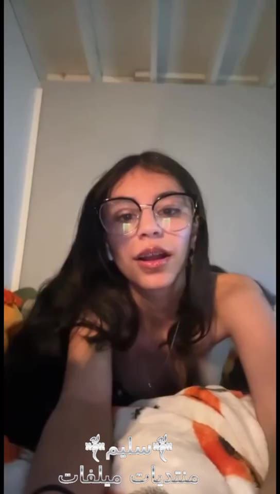 فيديو سكس نودز لبت هايجة بتقفش في بزازها وتتشرمط علي حبيبها البت هايجة ومولعة نيك