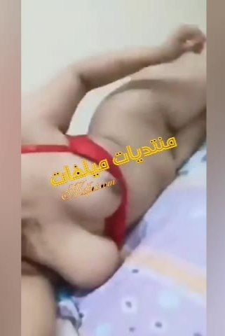 لبوه متناكه بتصور فيديو لدكرها وتلعب فطيزها وكسها تسخنه