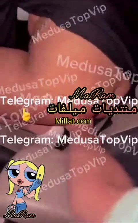بنت وحبيبها زانقها فالعربيه ويقفش فطيزها بعدها يدخله خلفي يفتحها تقوله اهه لاياعلي