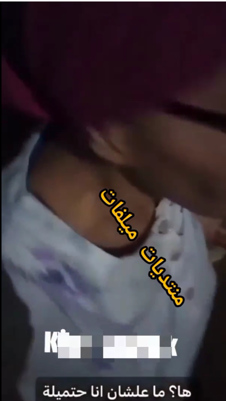 الواد شاف بنت عمه فوق السطوح بتشم هوى قعد يبعبص ويقفش فى البنت والبنت بتحاول تنزل شقتها وهو مش سايبها