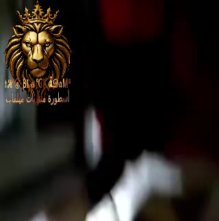 ديوث منحرف مصرى يتجسس على امه ويصورها وهى طالعه بالاندر وحجاب ويقولها انتى طالعه قدام البكلونه كده