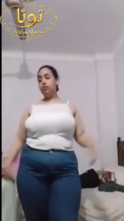 ميلف مصريه هايجه اخر شهوه واخر حرمان تفرك كسها لعشيقها من على السرير