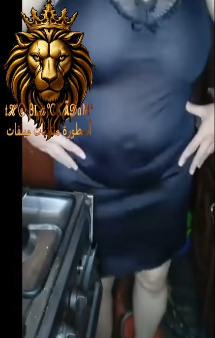 ميلف مصريه مربربه بلدى تمتع الزبون بقميص النوم على اللحم وهى فى المطبخ وتقوله اللبن يغلى ونشوف هنعمل ايه