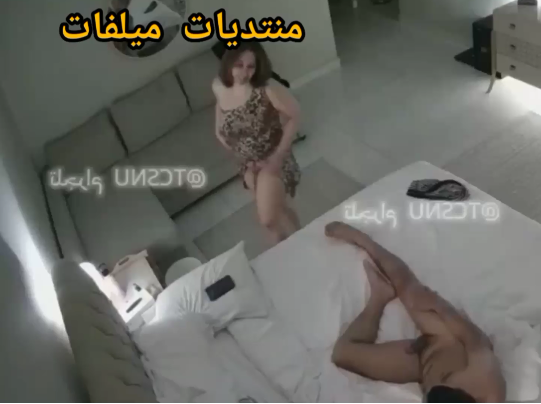 تجسس على زوج جايب اخت مراته بيخليها تقلع العباية وبيفشخها نيك فى كوس اخت مراته