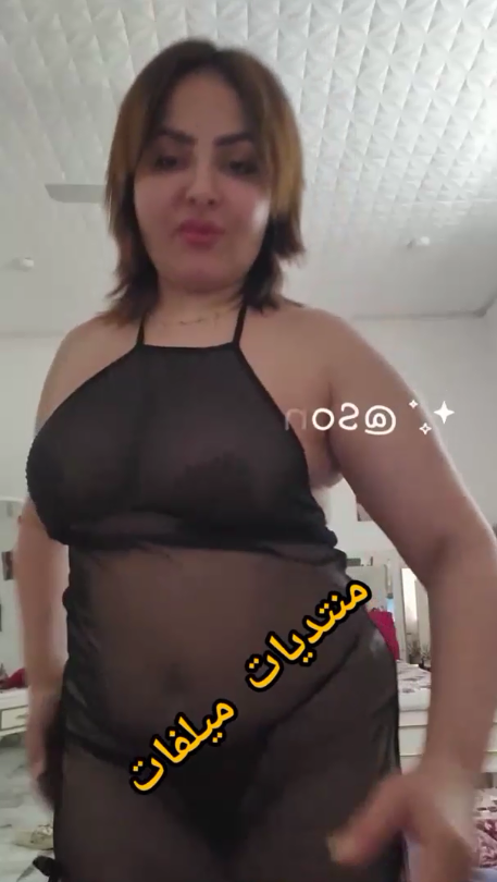 الفاجرة بعد ممتعت عشيقها عريانة ملط التليفون وقع منها وصور كوسها هى وقاعده مع عيالها