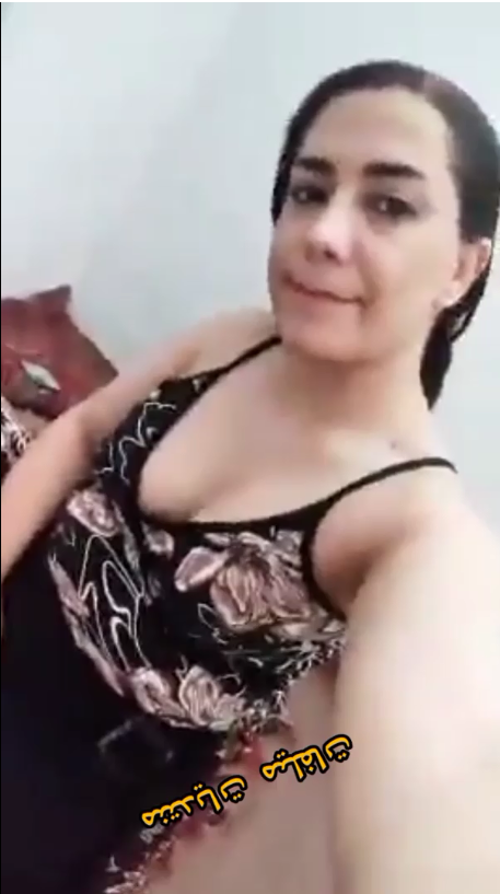 شرموطه جارتنا كل يوم كنت بشوفها فى الشارع محترمة بس اتعرفت عليها وطلعت شرموطه نيك