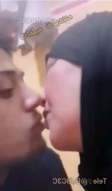 شرموطه مصرية زى القمر سخنت على صاحب ابنها وهاتك بوس فيها وناكها حلو