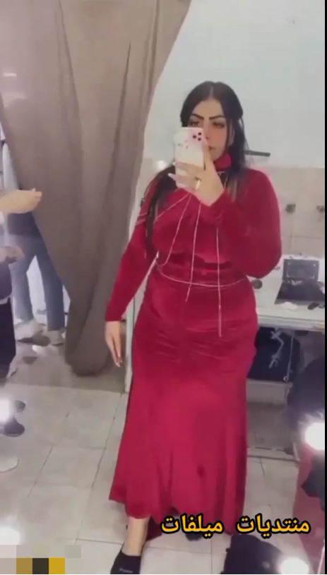 ست متشهورة على التيكتوك صاحبة محل ازياء مشهور بتصور بملابس جميله فى المحل وبتصور عريانة ملط فى البيت