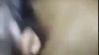 شرموطة فاجرة بتقلع عبايه البيت والبراه وتنز…ل فى زبر عشيقها ومحرومة ع الاخر وعشيقها يصورها بوشها