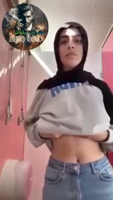 تشوفها تقول تعبانه و مفيهاش حاجه تقلع زوبر يقف زى الحديد و ينطر على جسمها الفاجر