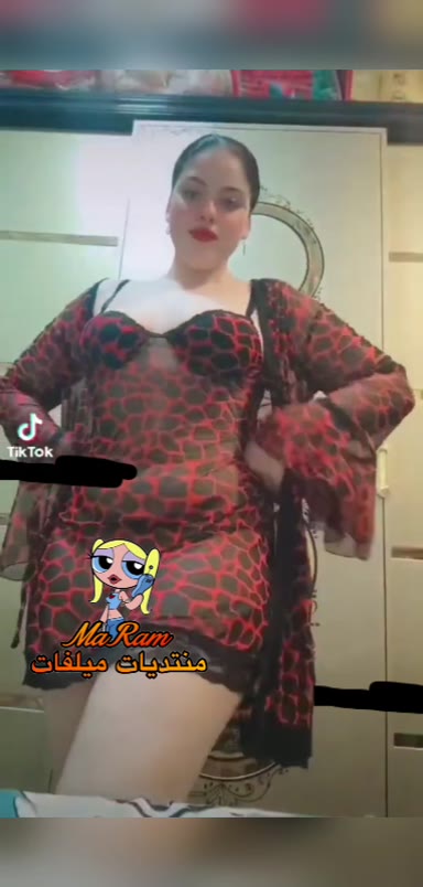 مزه فاجره بتصور جسمها القشطه لحبيبها تقوله صدري لبن